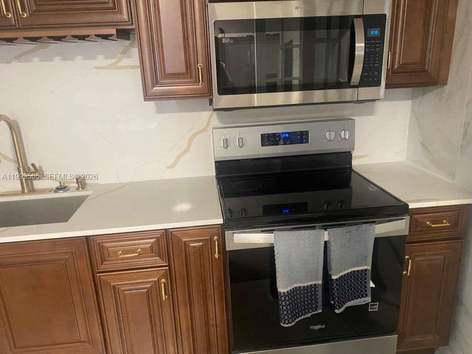 For Sale: $499,000 (3 beds, 1 baths, 1010 Square Feet)