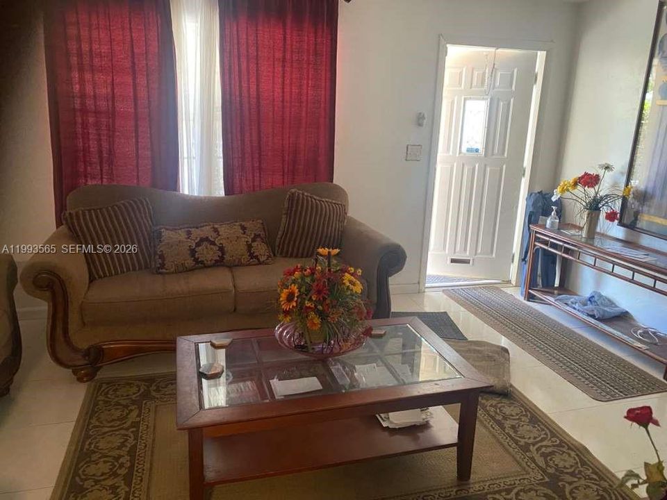 For Sale: $499,000 (3 beds, 1 baths, 1010 Square Feet)