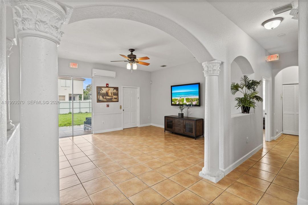 Active With Contract: $965,000 (4 beds, 4 baths, 2878 Square Feet)