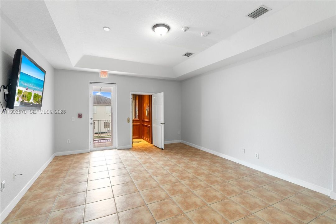 Active With Contract: $965,000 (4 beds, 4 baths, 2878 Square Feet)