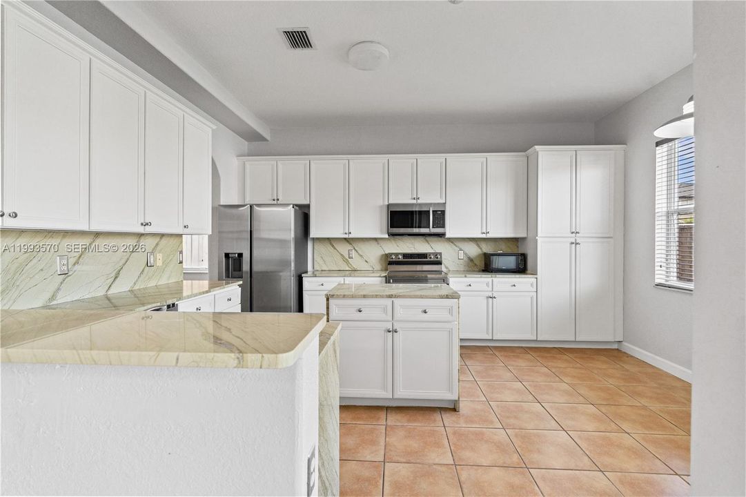 Active With Contract: $965,000 (4 beds, 4 baths, 2878 Square Feet)