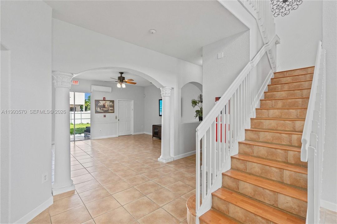 Active With Contract: $965,000 (4 beds, 4 baths, 2878 Square Feet)