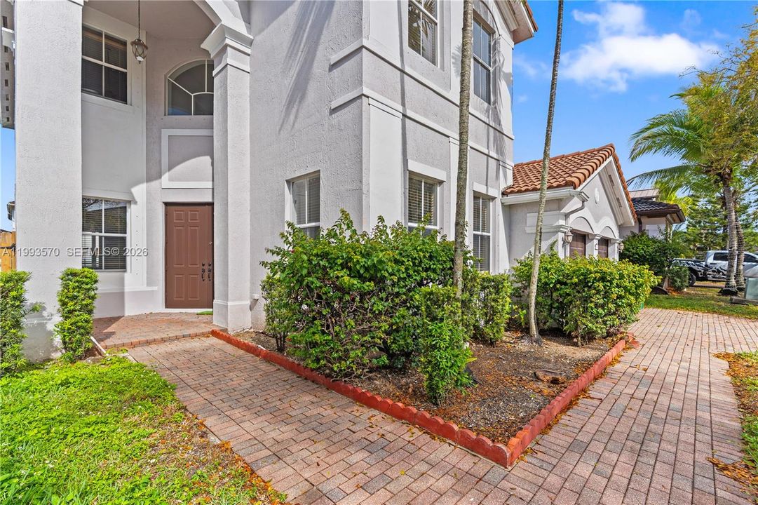 Active With Contract: $965,000 (4 beds, 4 baths, 2878 Square Feet)