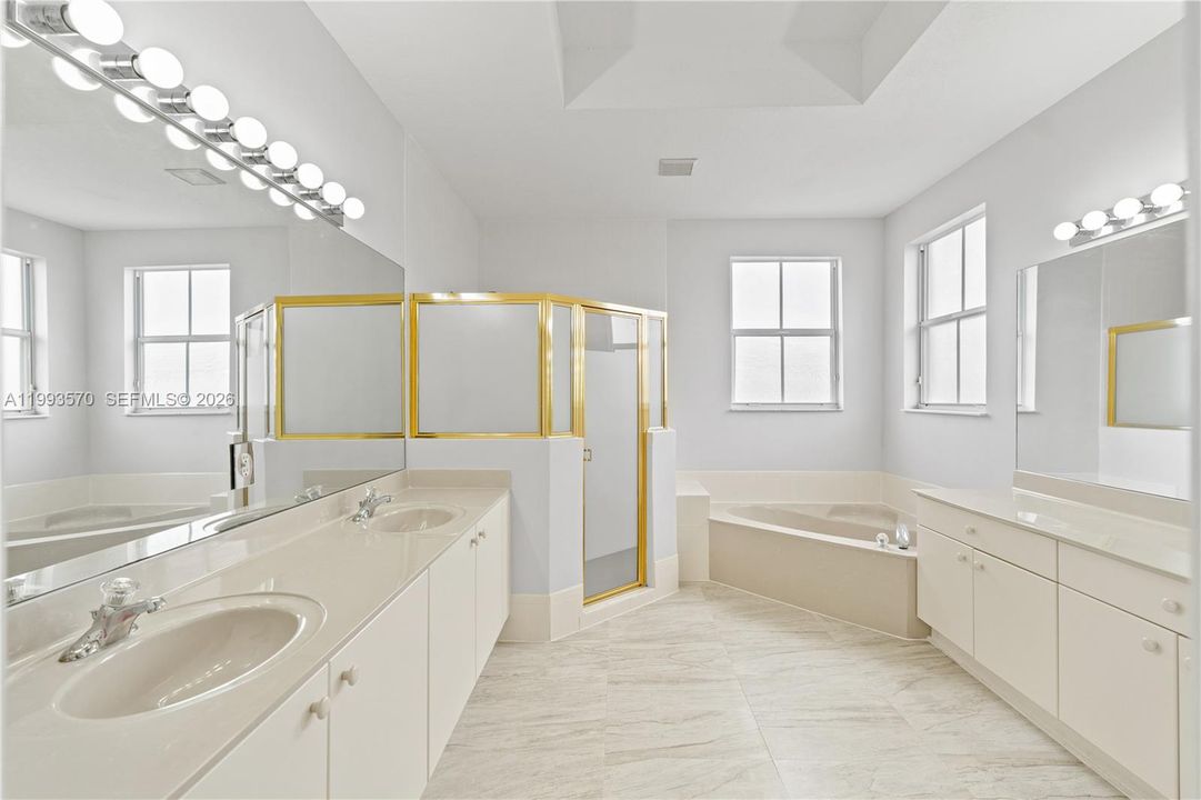 Active With Contract: $965,000 (4 beds, 4 baths, 2878 Square Feet)
