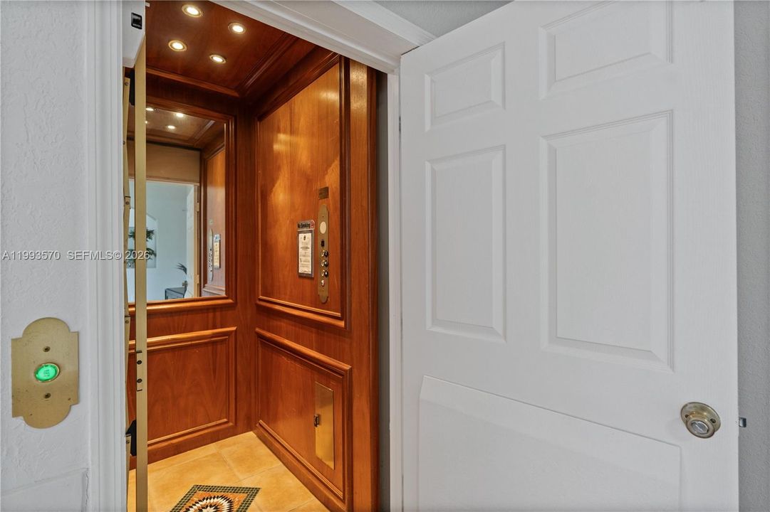 Active With Contract: $965,000 (4 beds, 4 baths, 2878 Square Feet)