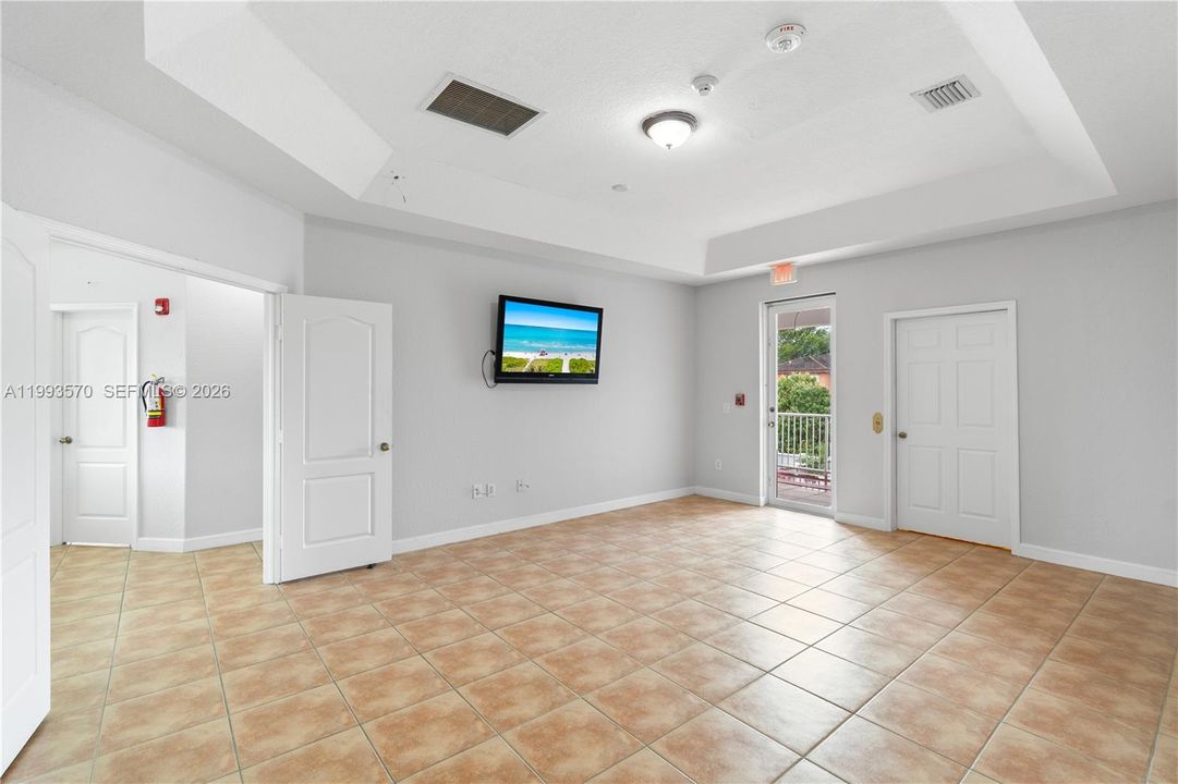 Active With Contract: $965,000 (4 beds, 4 baths, 2878 Square Feet)