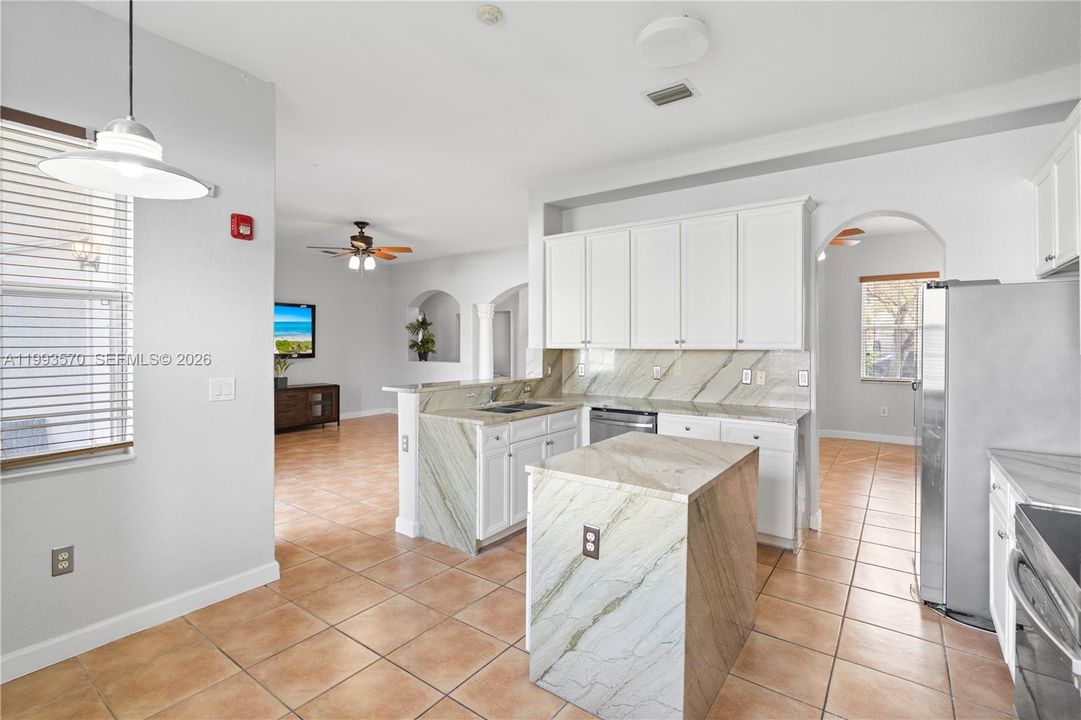 Active With Contract: $965,000 (4 beds, 4 baths, 2878 Square Feet)