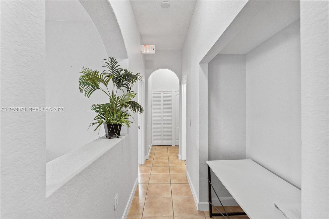 Active With Contract: $965,000 (4 beds, 4 baths, 2878 Square Feet)