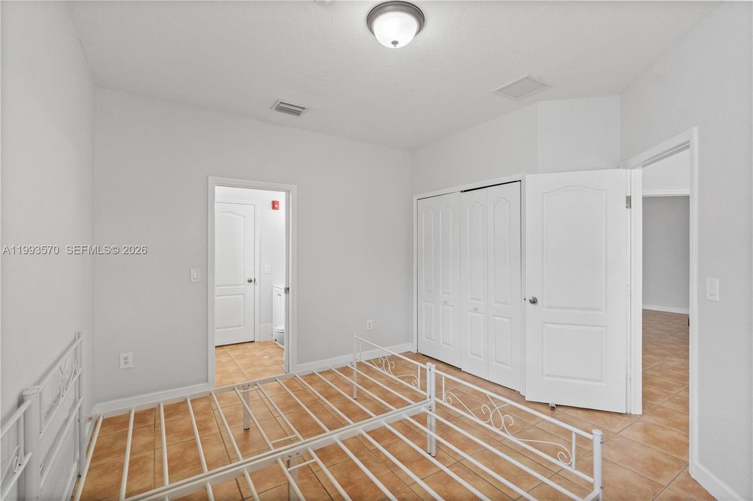 Active With Contract: $965,000 (4 beds, 4 baths, 2878 Square Feet)
