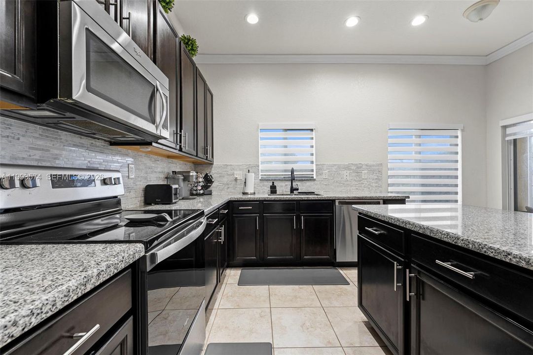 Vendido Recientemente: $374,999 (3 camas, 2 baños, 1991 Pies cuadrados)