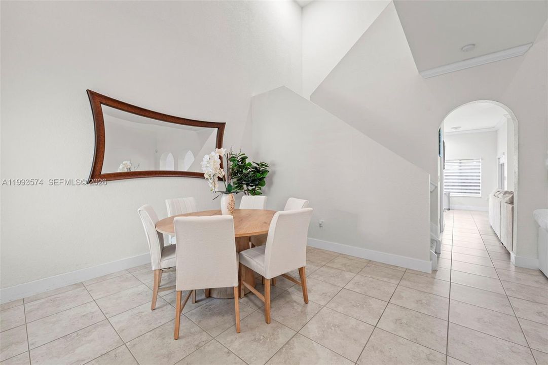 Vendido Recientemente: $374,999 (3 camas, 2 baños, 1991 Pies cuadrados)
