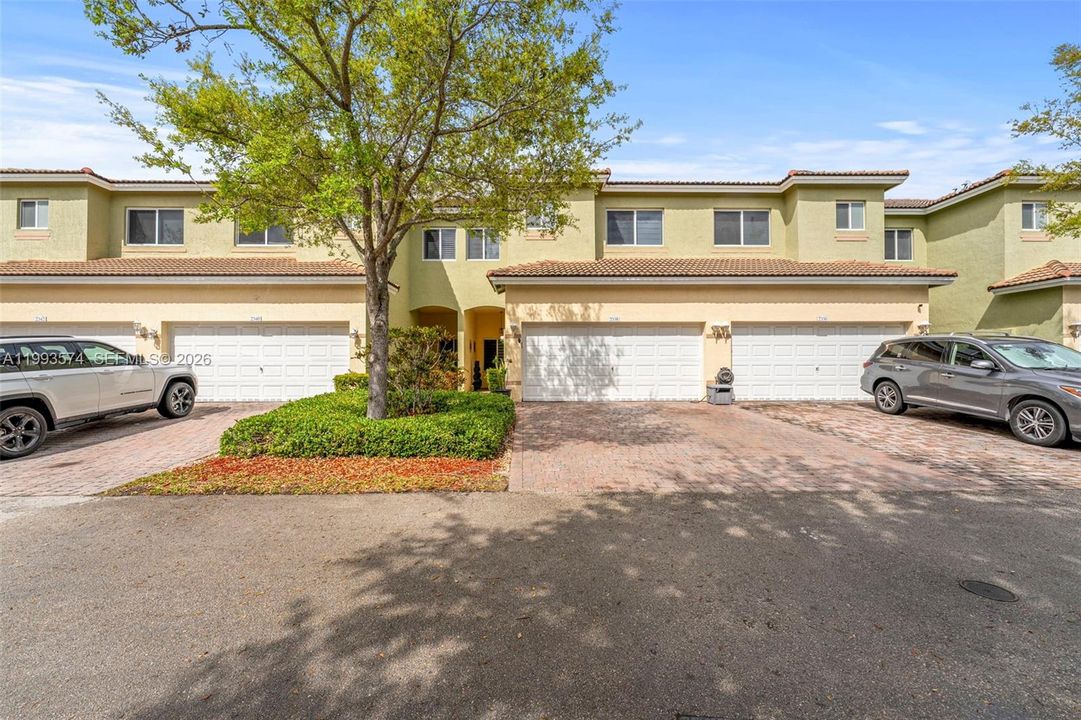 Vendido Recientemente: $374,999 (3 camas, 2 baños, 1991 Pies cuadrados)