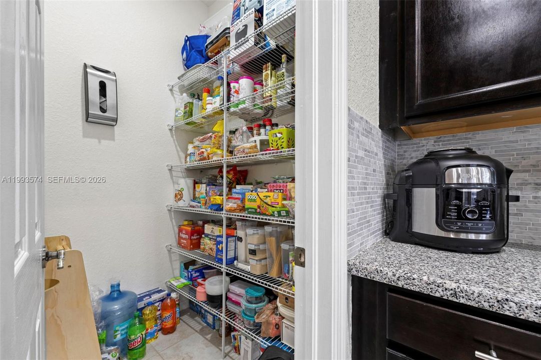 Vendido Recientemente: $374,999 (3 camas, 2 baños, 1991 Pies cuadrados)