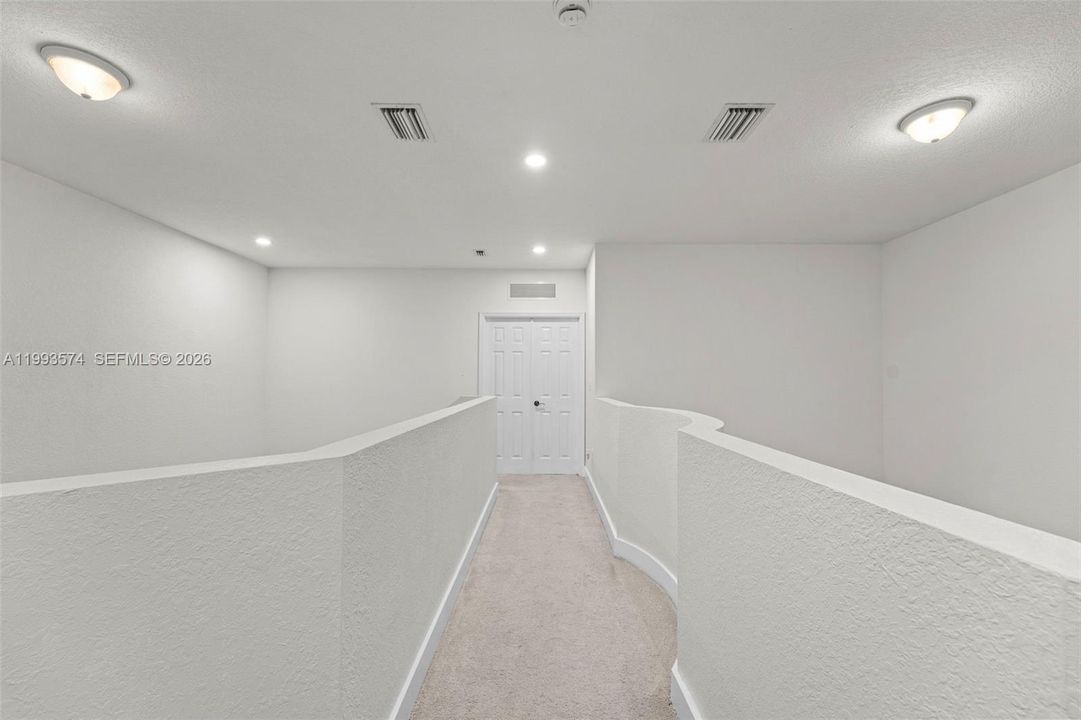 Vendido Recientemente: $374,999 (3 camas, 2 baños, 1991 Pies cuadrados)