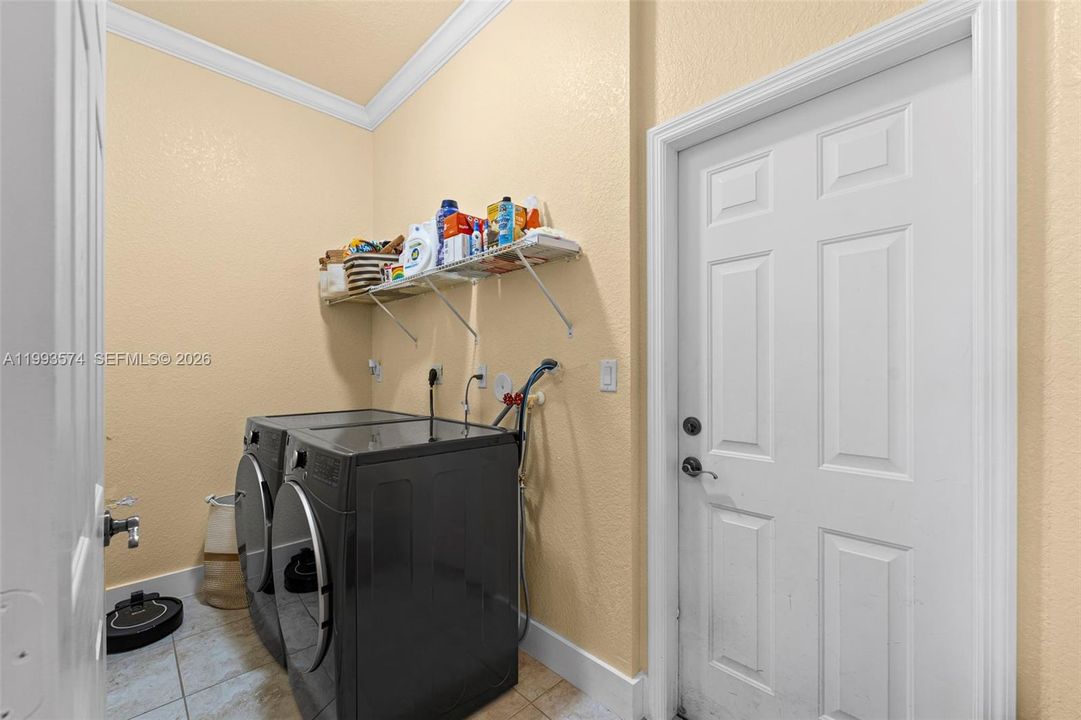 Vendido Recientemente: $374,999 (3 camas, 2 baños, 1991 Pies cuadrados)
