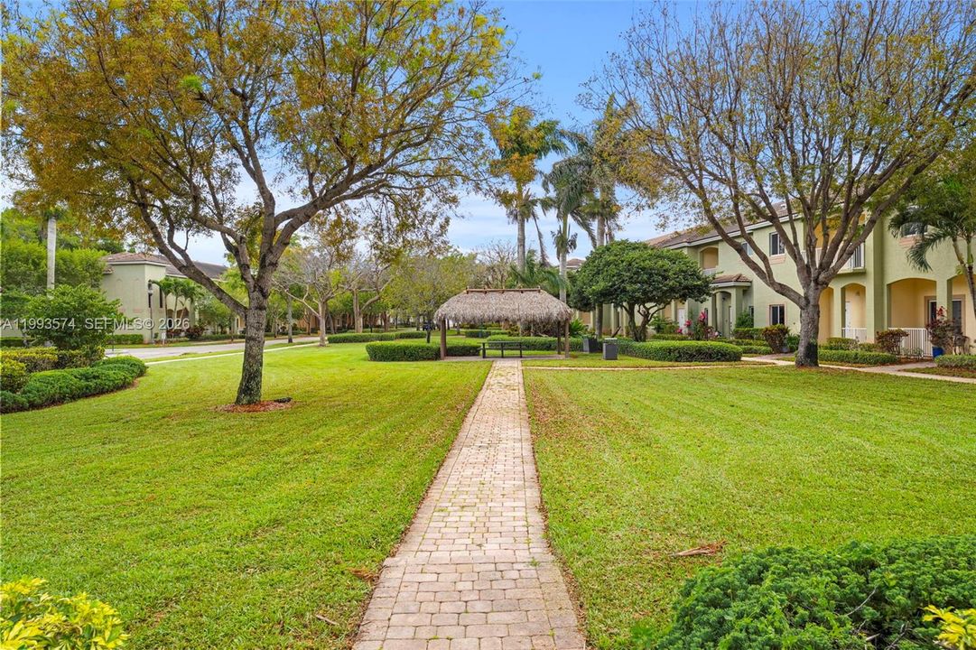 Vendido Recientemente: $374,999 (3 camas, 2 baños, 1991 Pies cuadrados)
