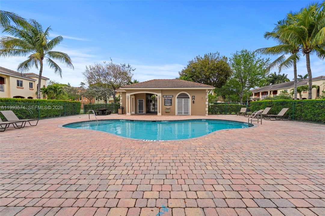 Vendido Recientemente: $374,999 (3 camas, 2 baños, 1991 Pies cuadrados)