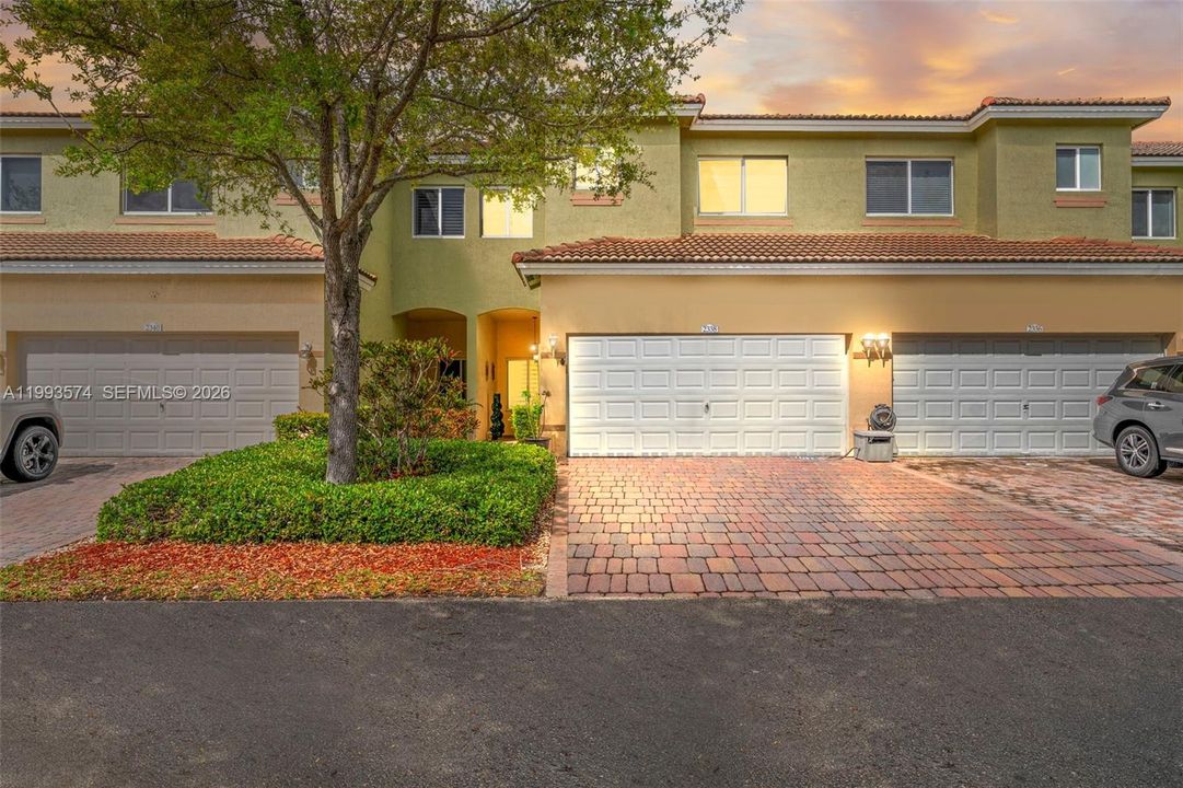 Vendido Recientemente: $374,999 (3 camas, 2 baños, 1991 Pies cuadrados)