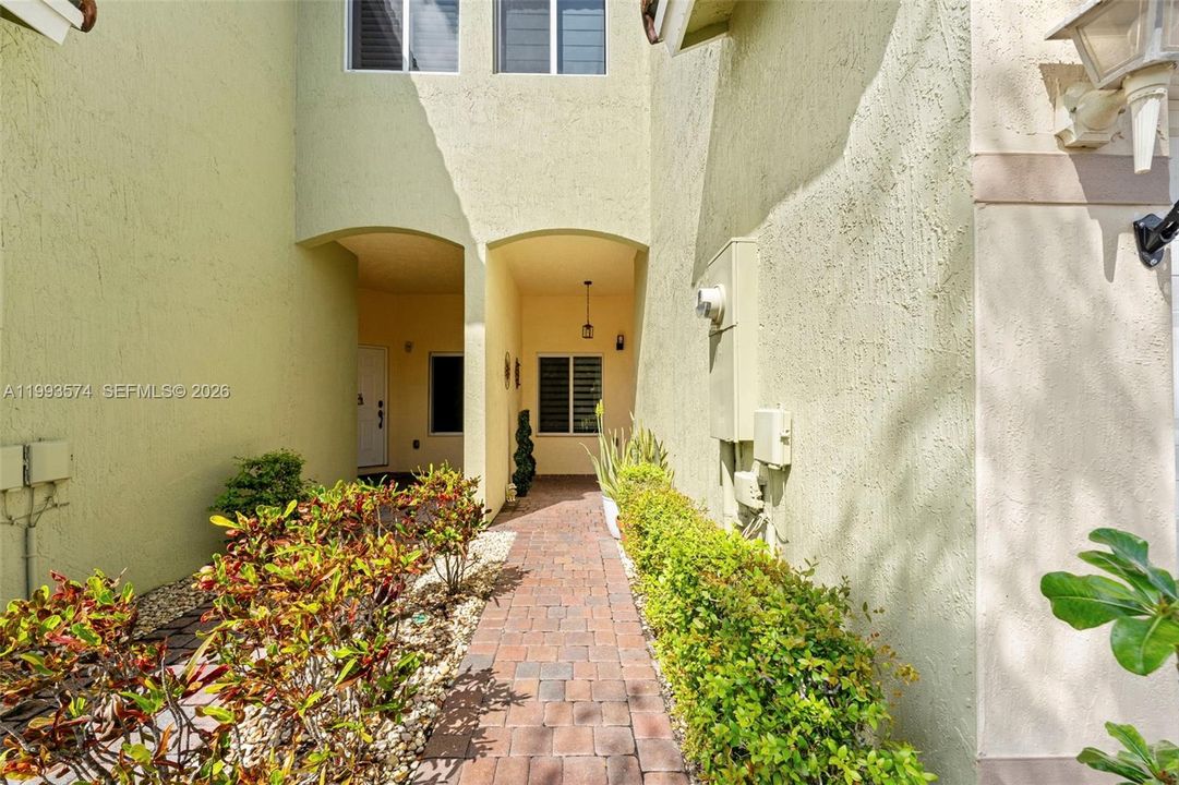 Vendido Recientemente: $374,999 (3 camas, 2 baños, 1991 Pies cuadrados)