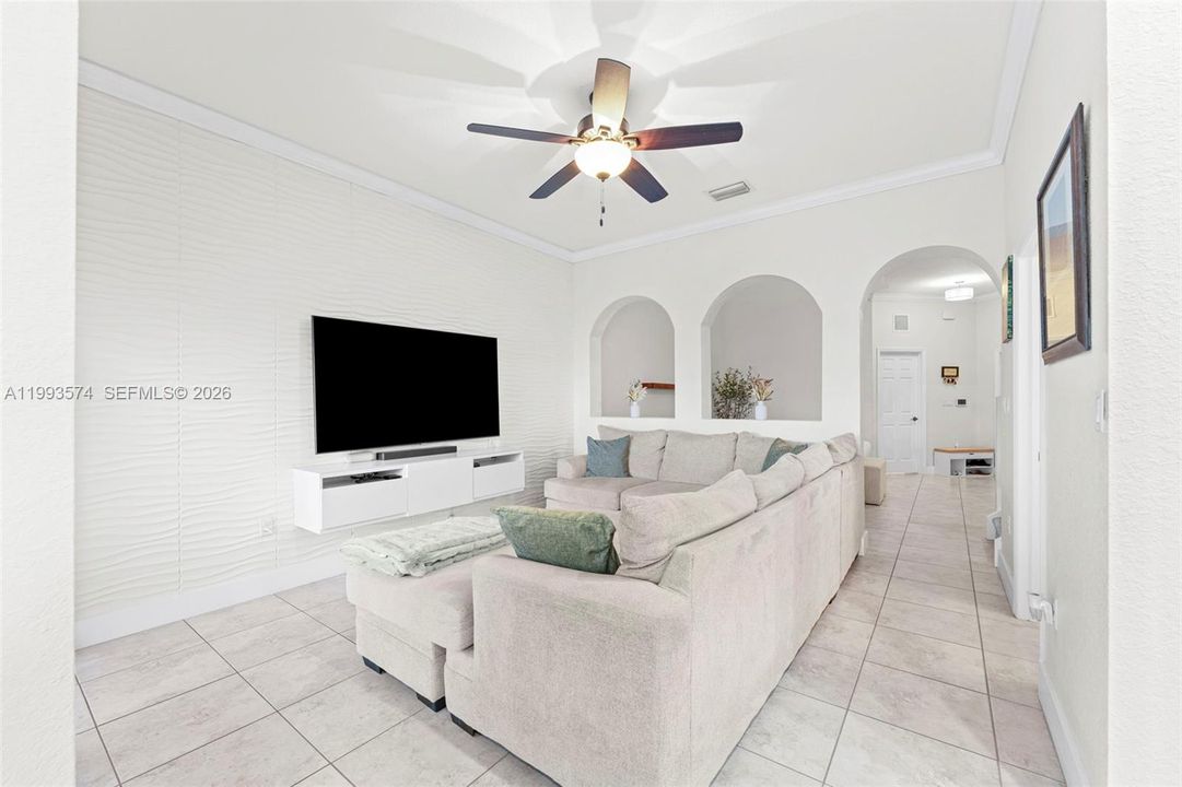 Vendido Recientemente: $374,999 (3 camas, 2 baños, 1991 Pies cuadrados)