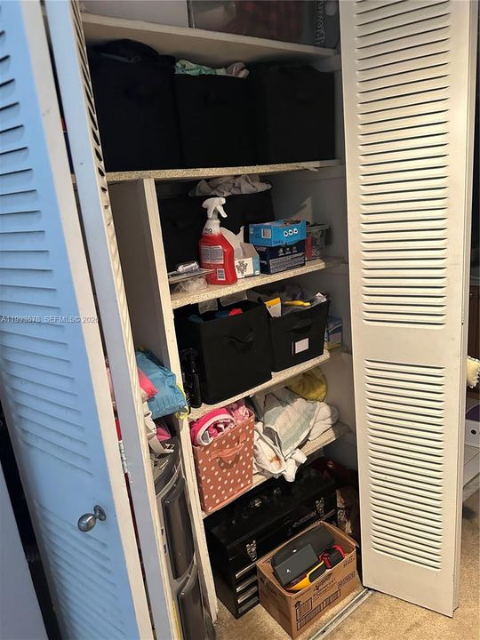 На продажу: $250,000 (2 спален, 1 ванн, 901 Квадратных фут)