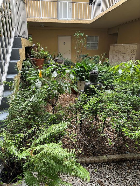 На продажу: $250,000 (2 спален, 1 ванн, 901 Квадратных фут)