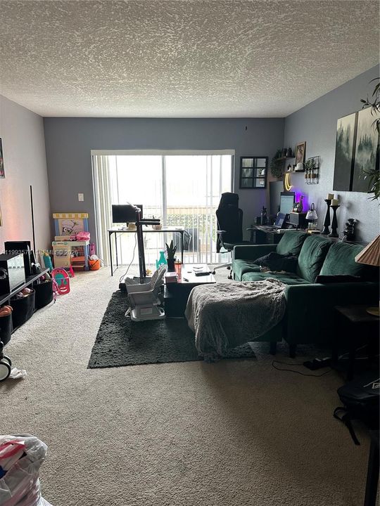 На продажу: $250,000 (2 спален, 1 ванн, 901 Квадратных фут)