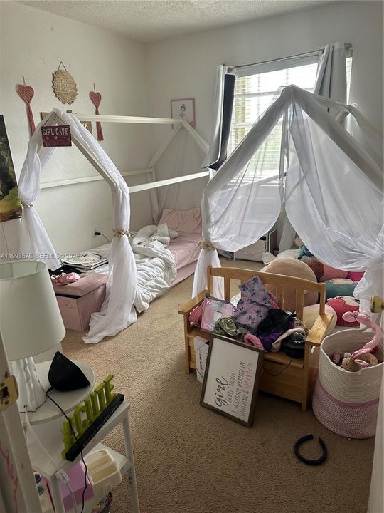 На продажу: $250,000 (2 спален, 1 ванн, 901 Квадратных фут)