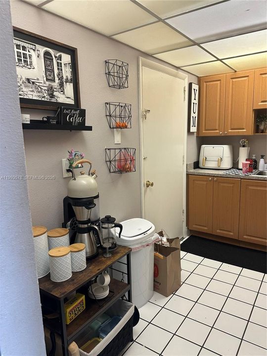 На продажу: $250,000 (2 спален, 1 ванн, 901 Квадратных фут)