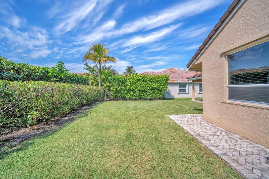Active With Contract: $999,999 (4 beds, 3 baths, 2652 Square Feet)