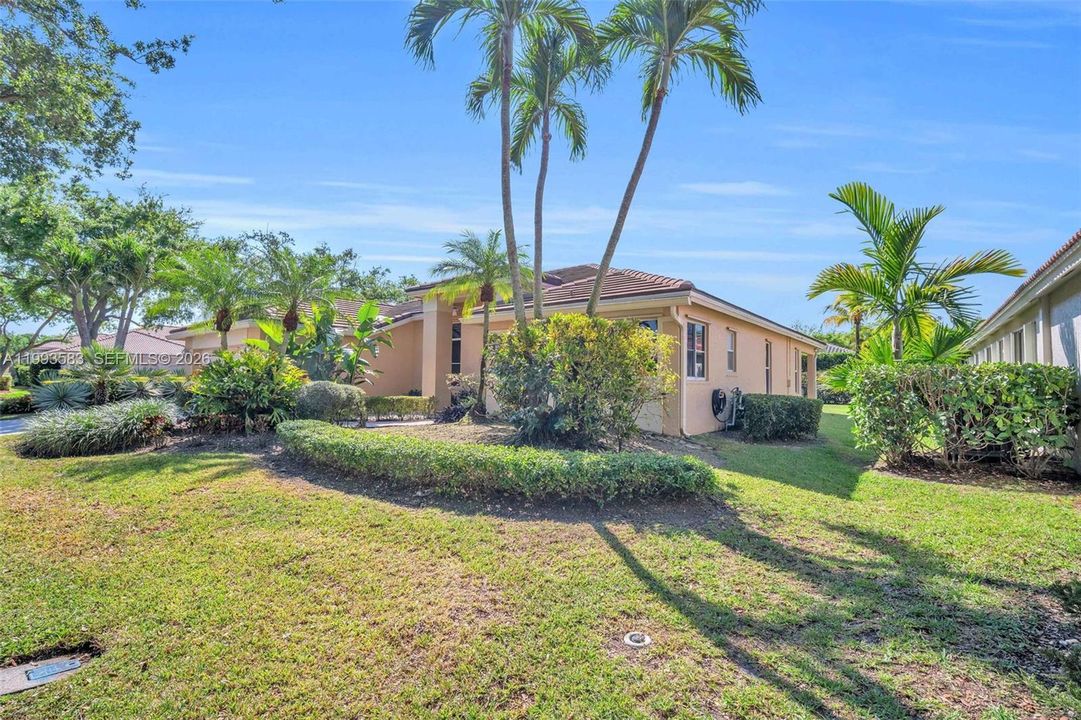 Active With Contract: $999,999 (4 beds, 3 baths, 2652 Square Feet)