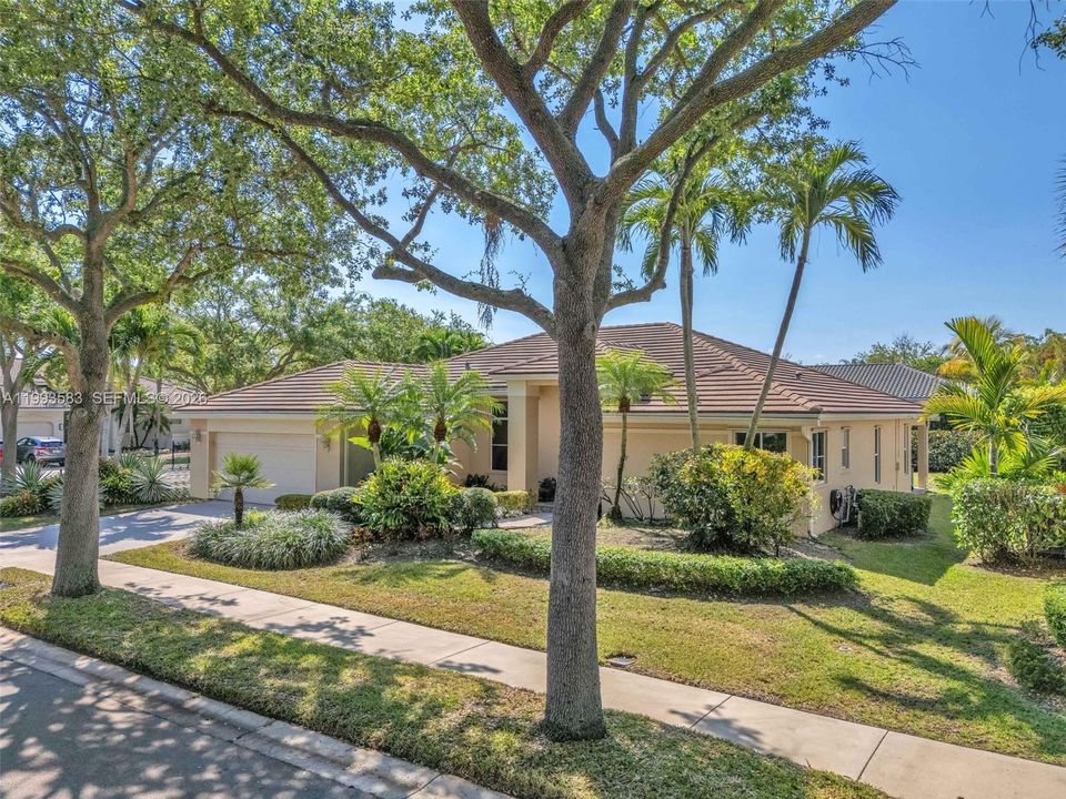 Active With Contract: $999,999 (4 beds, 3 baths, 2652 Square Feet)