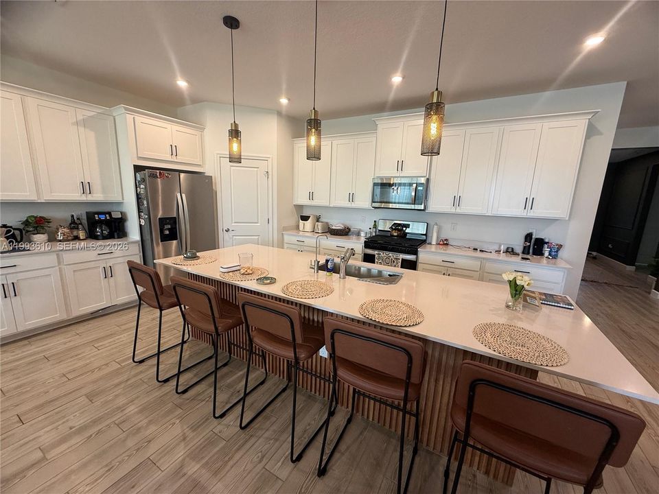 For Sale: $485,000 (4 beds, 2 baths, 2209 Square Feet)