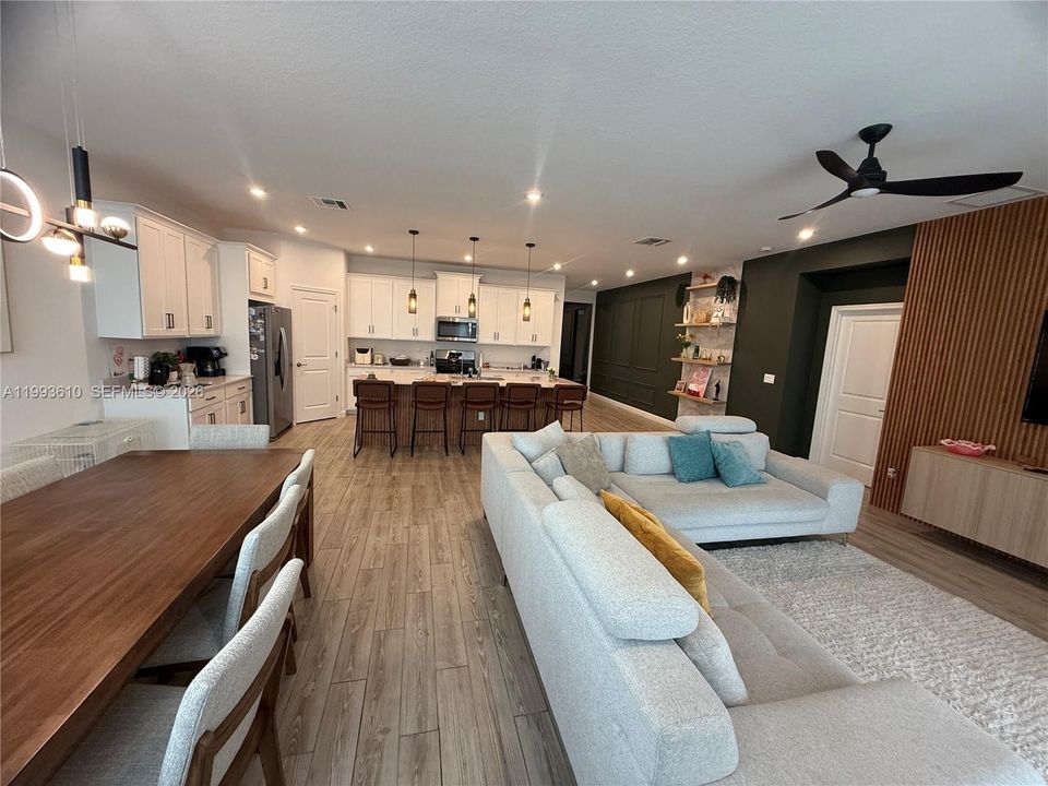 For Sale: $485,000 (4 beds, 2 baths, 2209 Square Feet)