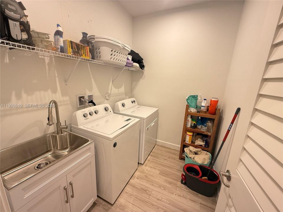 For Sale: $485,000 (4 beds, 2 baths, 2209 Square Feet)