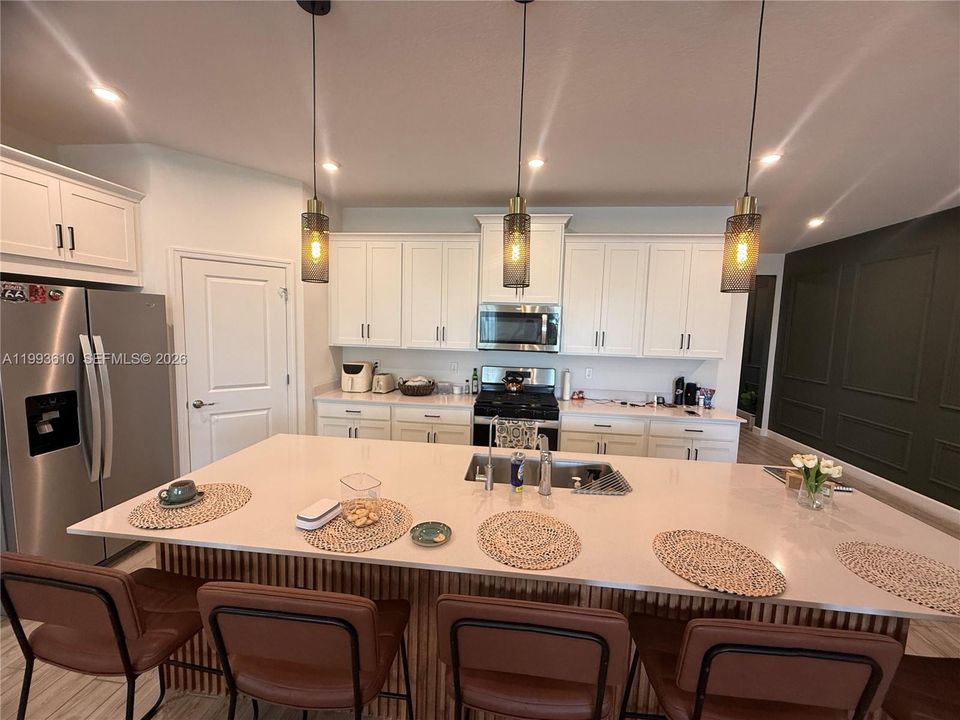 For Sale: $485,000 (4 beds, 2 baths, 2209 Square Feet)