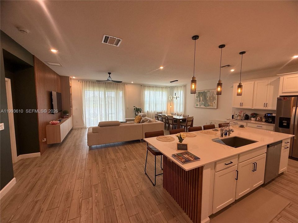 For Sale: $485,000 (4 beds, 2 baths, 2209 Square Feet)