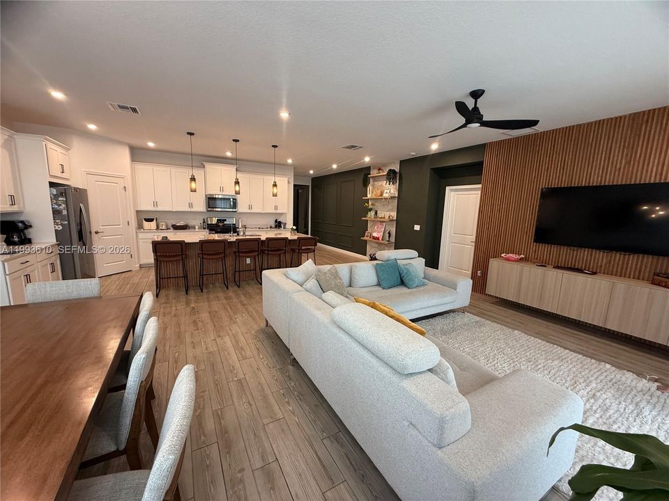 For Sale: $485,000 (4 beds, 2 baths, 2209 Square Feet)