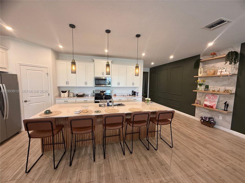 For Sale: $485,000 (4 beds, 2 baths, 2209 Square Feet)