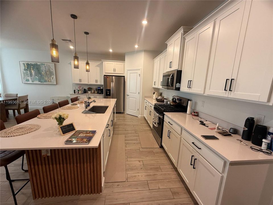 For Sale: $485,000 (4 beds, 2 baths, 2209 Square Feet)