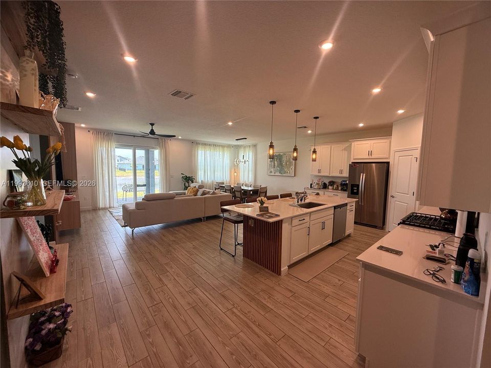 For Sale: $485,000 (4 beds, 2 baths, 2209 Square Feet)