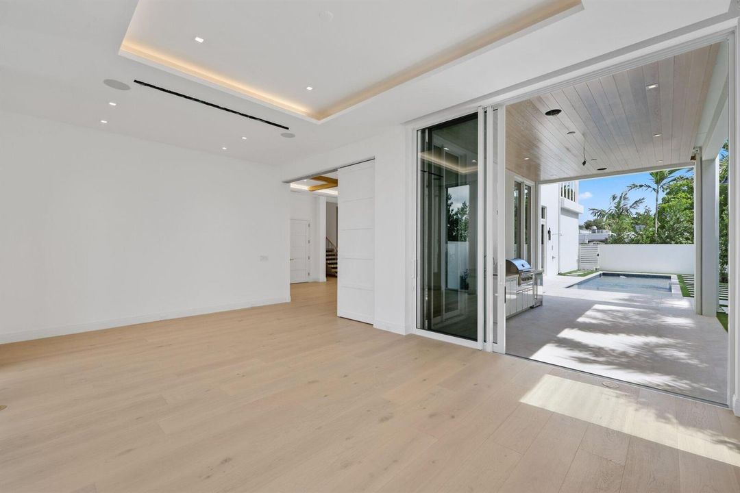 Clubroom to exterior