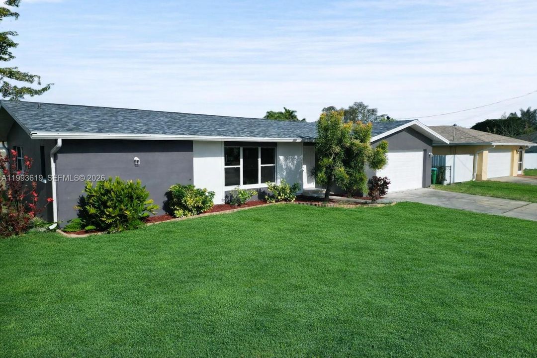 For Sale: $305,000 (3 beds, 2 baths, 1723 Square Feet)