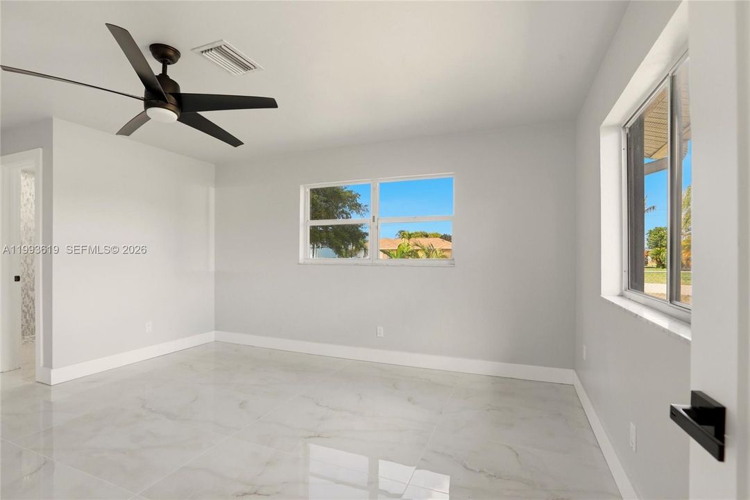 For Sale: $305,000 (3 beds, 2 baths, 1723 Square Feet)