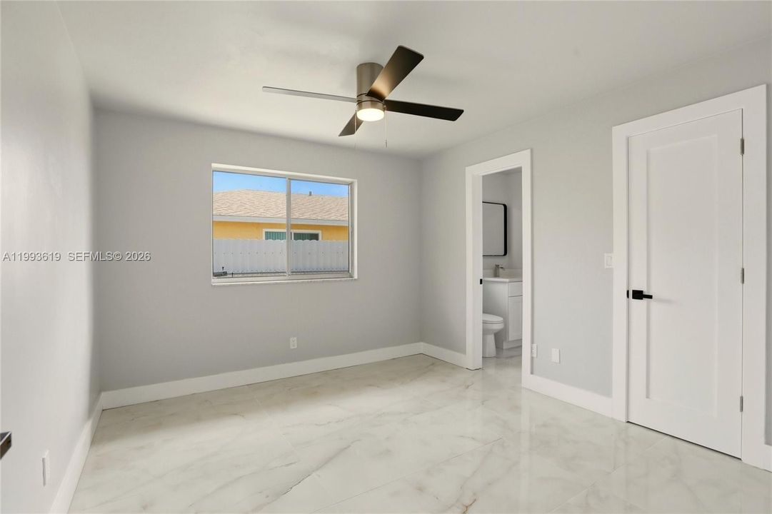 For Sale: $305,000 (3 beds, 2 baths, 1723 Square Feet)