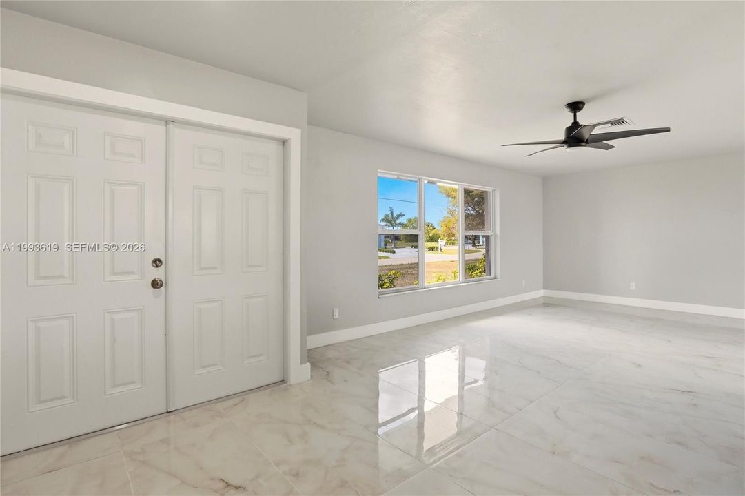 For Sale: $305,000 (3 beds, 2 baths, 1723 Square Feet)