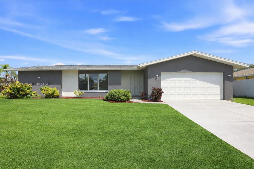 For Sale: $305,000 (3 beds, 2 baths, 1723 Square Feet)