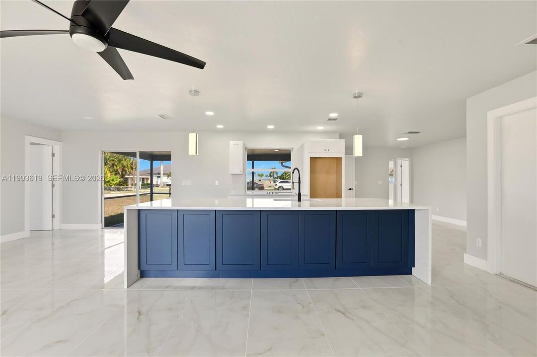 For Sale: $305,000 (3 beds, 2 baths, 1723 Square Feet)