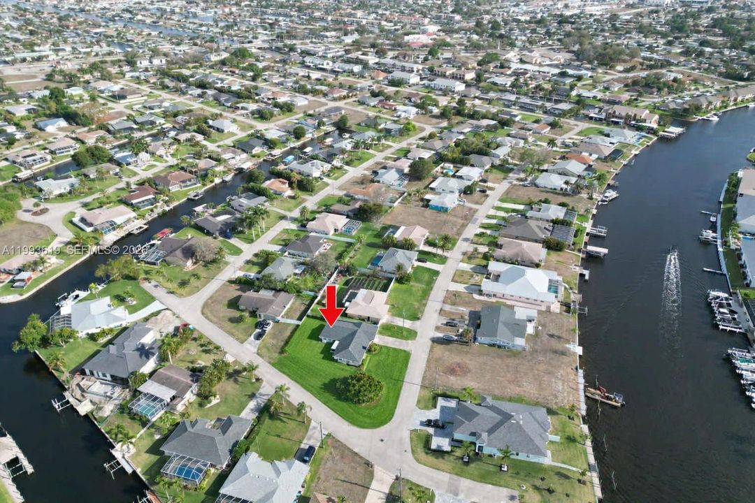 For Sale: $305,000 (3 beds, 2 baths, 1723 Square Feet)