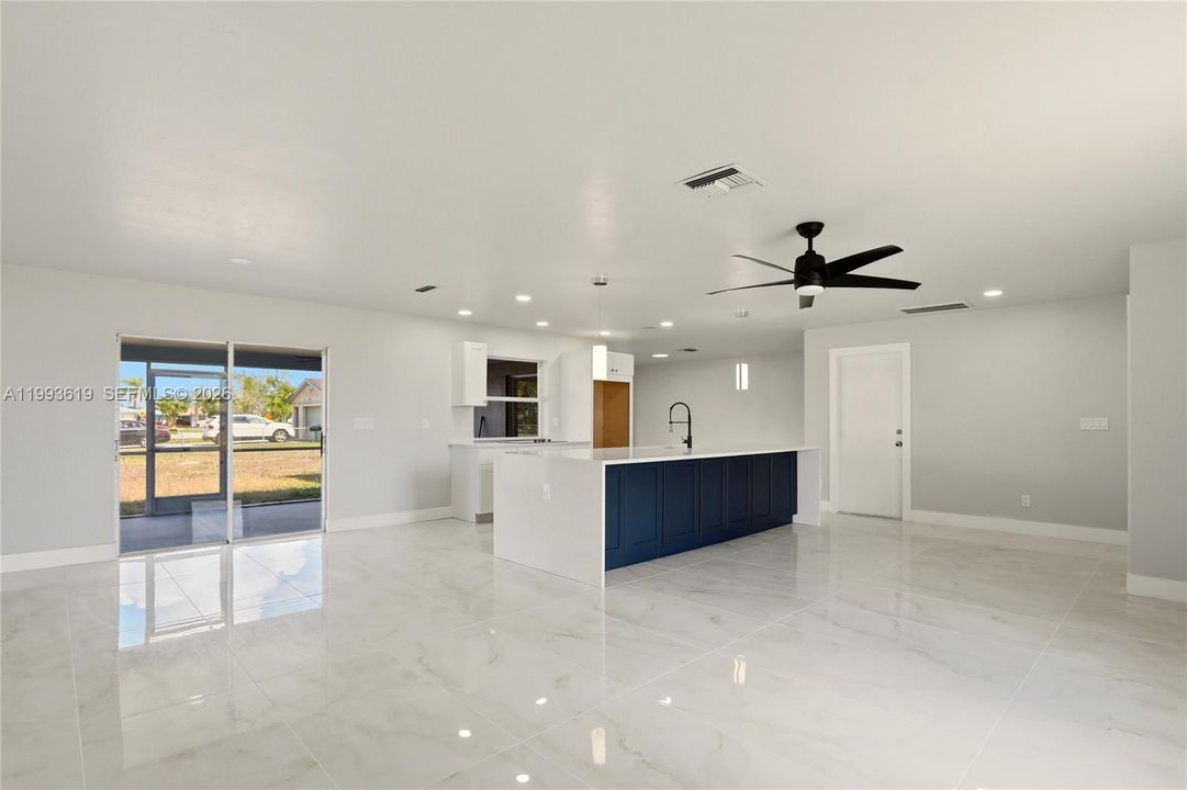 For Sale: $305,000 (3 beds, 2 baths, 1723 Square Feet)